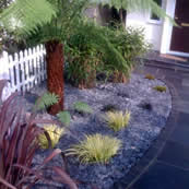 Slate Chippings Border to Black Limestone Driveway